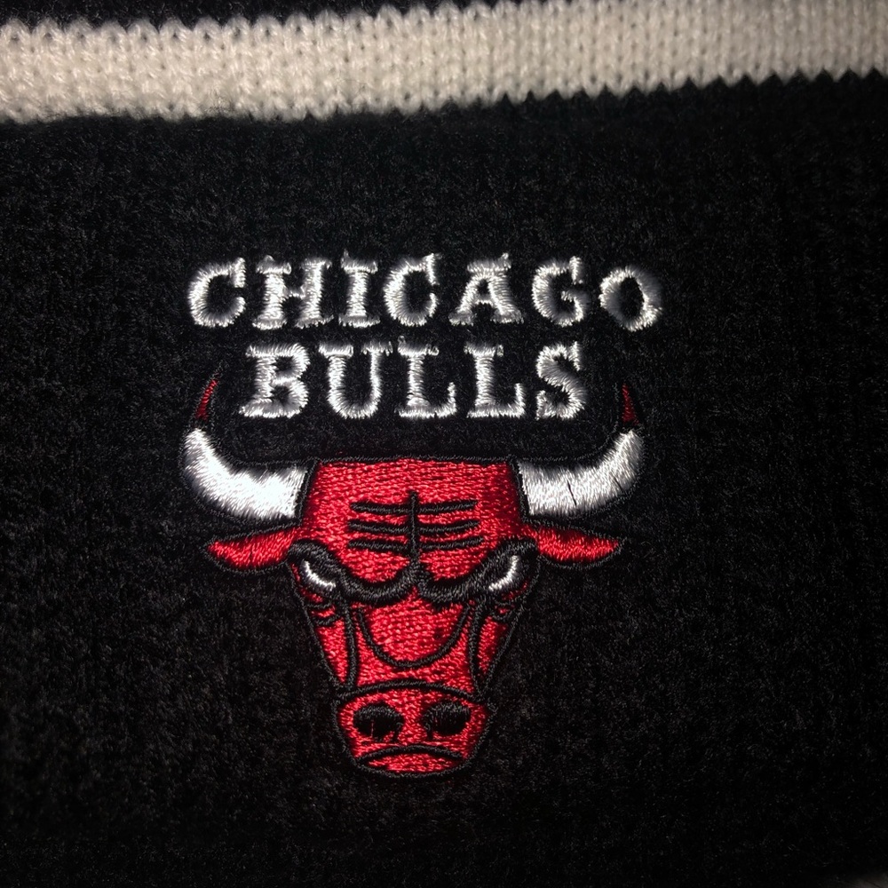 NBA Chicago Bulls Winter Hat New With Tags - Red , Black, Whitevery comfortable - Picture 3 of 8